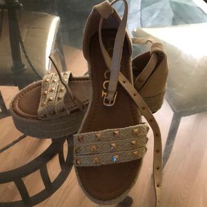 Burlap flatform sandals